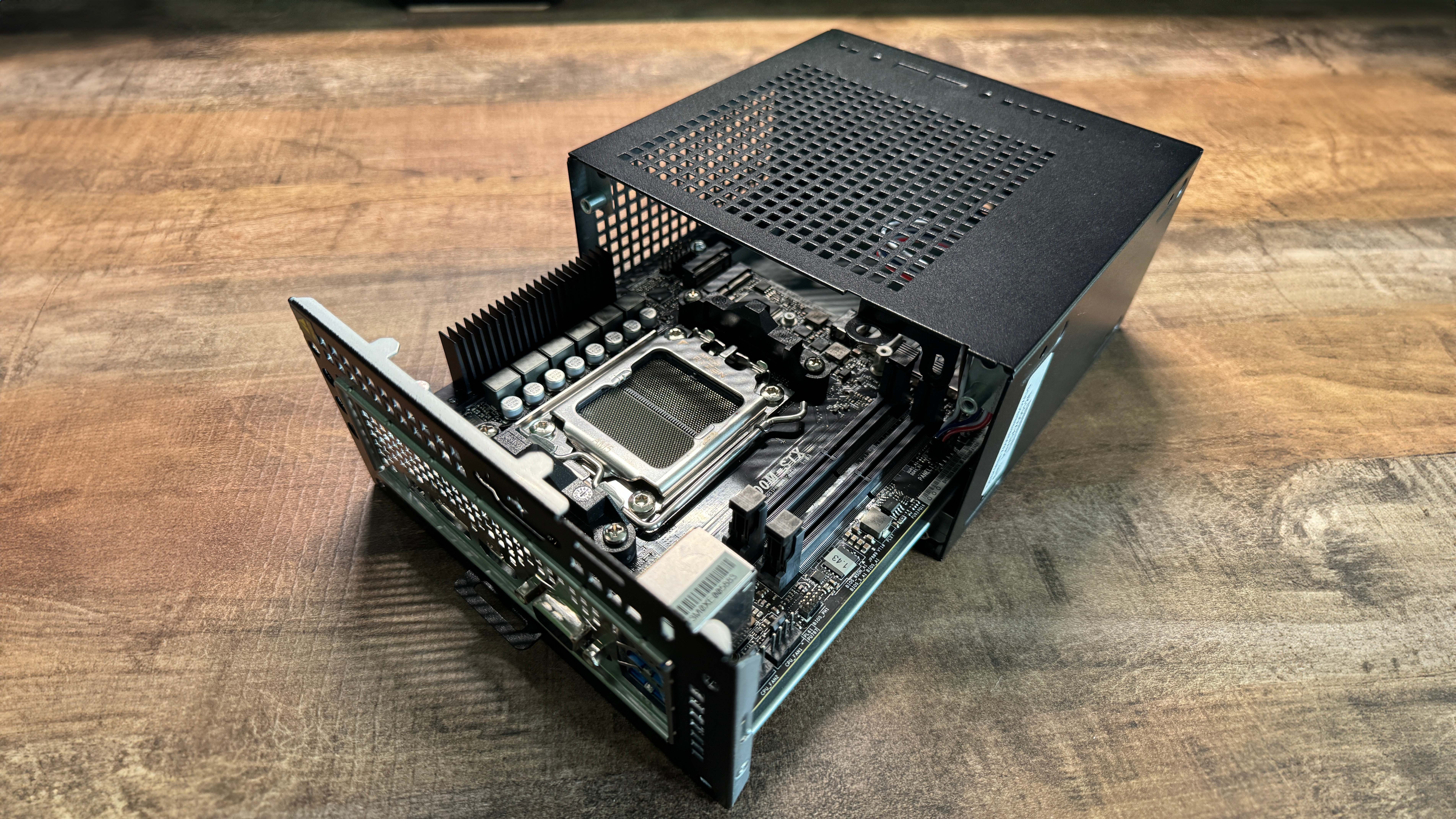 Asrock DeskMini X600