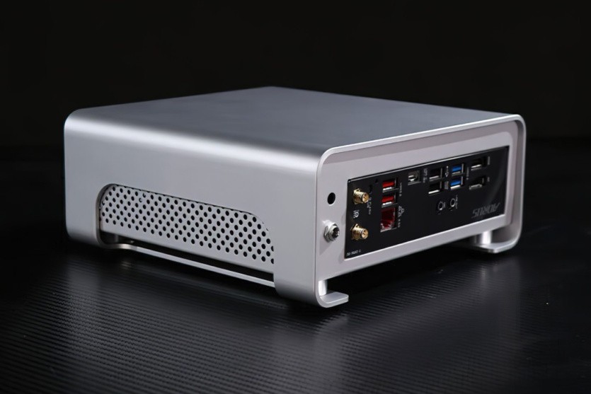 Gigabyte Metal Gear Plus A620 ITX 8500G