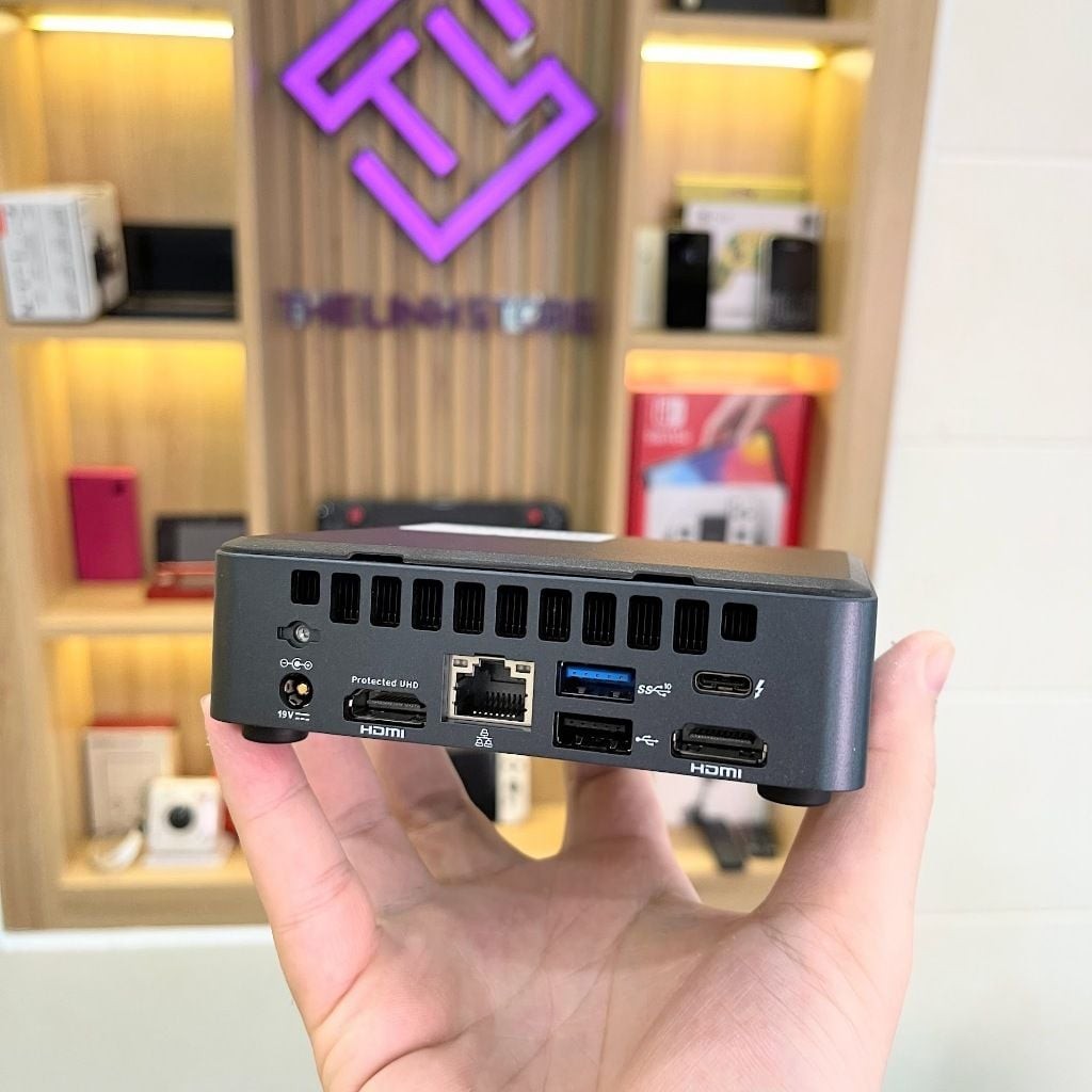 Simply NUC NUC8i3PNK